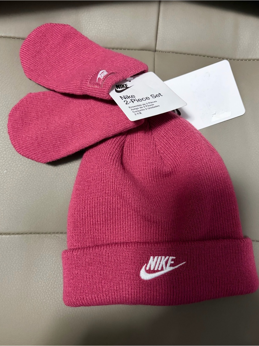 BNWT NIKE FUTURA BEANIE & GLOVE SET 12-24 MONTHS SWEET BEET ITEM#6A2961-ADZ